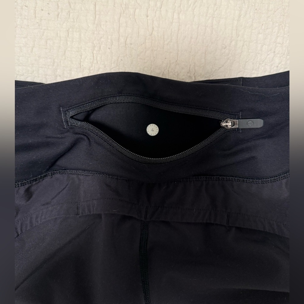 Lululemon Low Rise Lined shorts - Picture 6 of 6